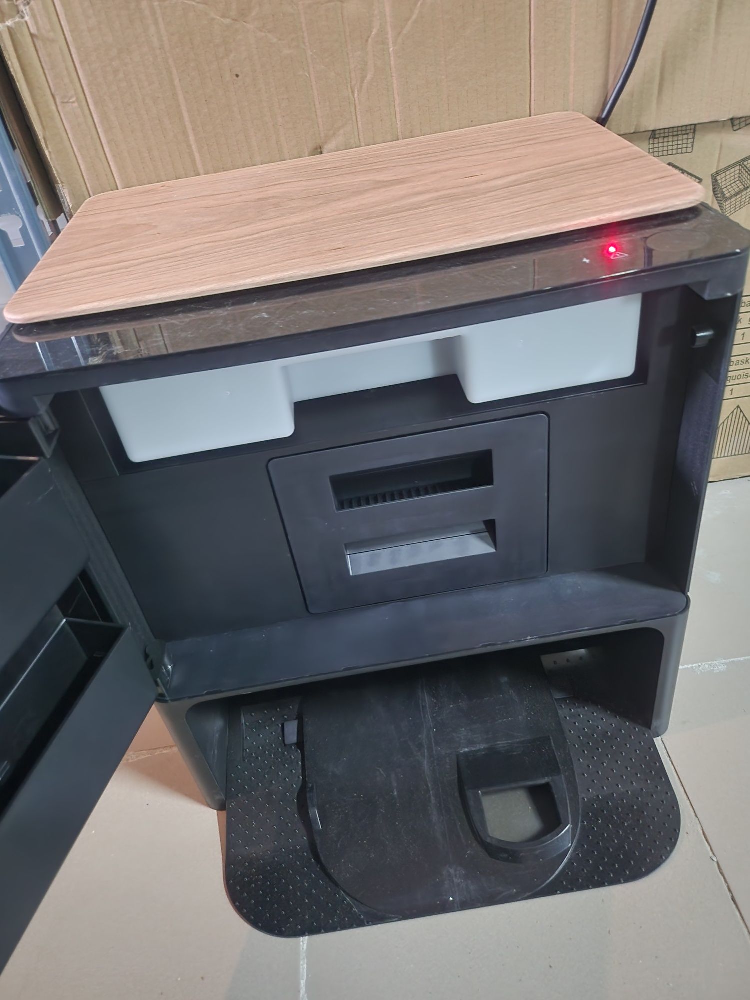 Irobot roomba j9+. Зарядний пристрій, база.