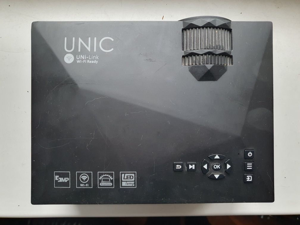 Projektor Unic uc46
