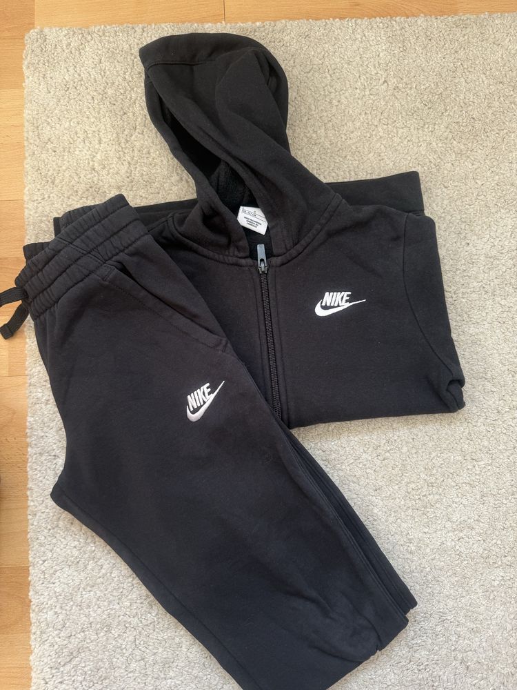 Dres Nike 128-137 cm