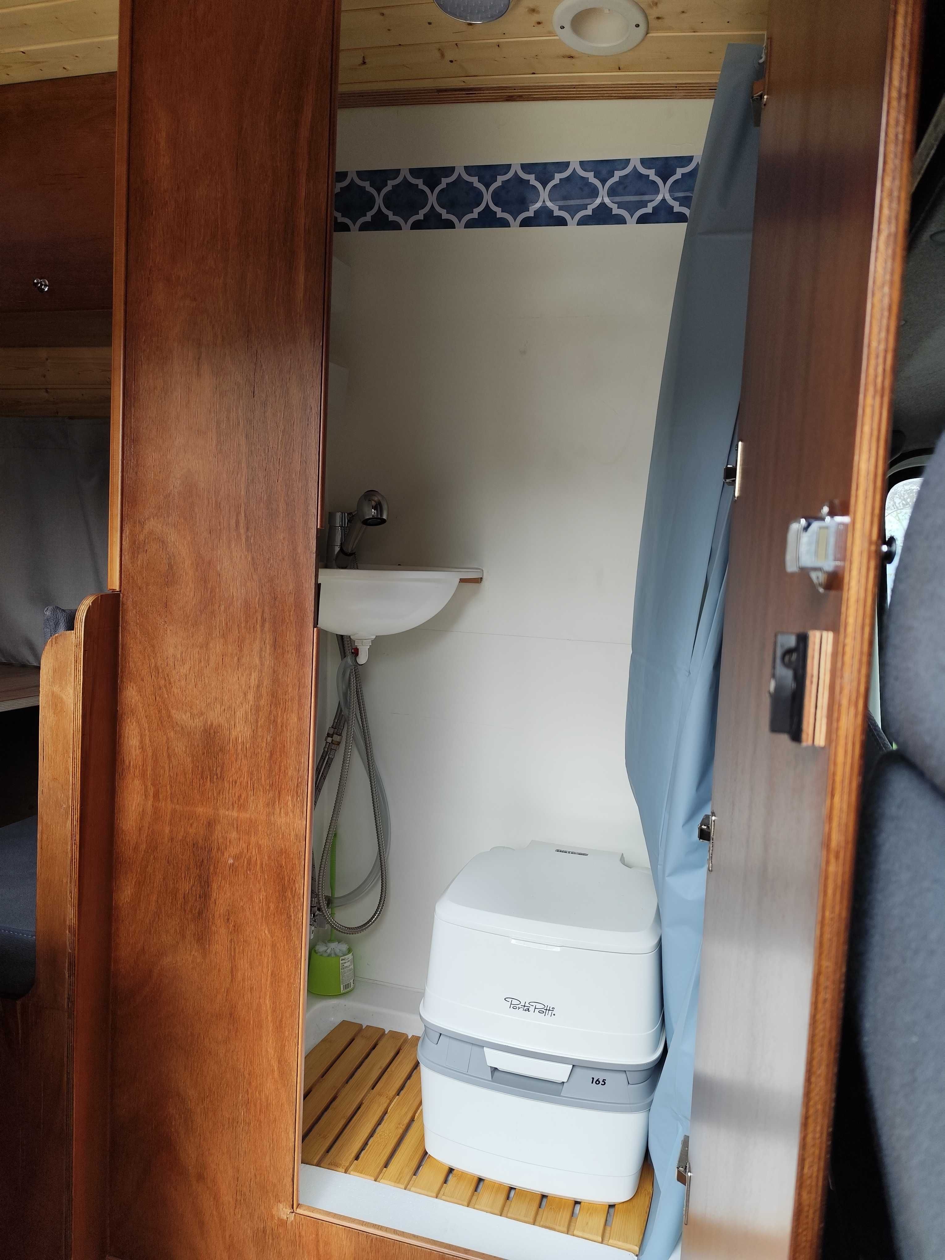 Vendo autocaravana com interior novo a estriar