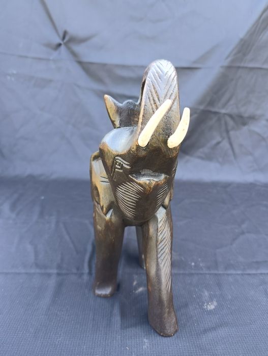 Figurka drewniany słoń