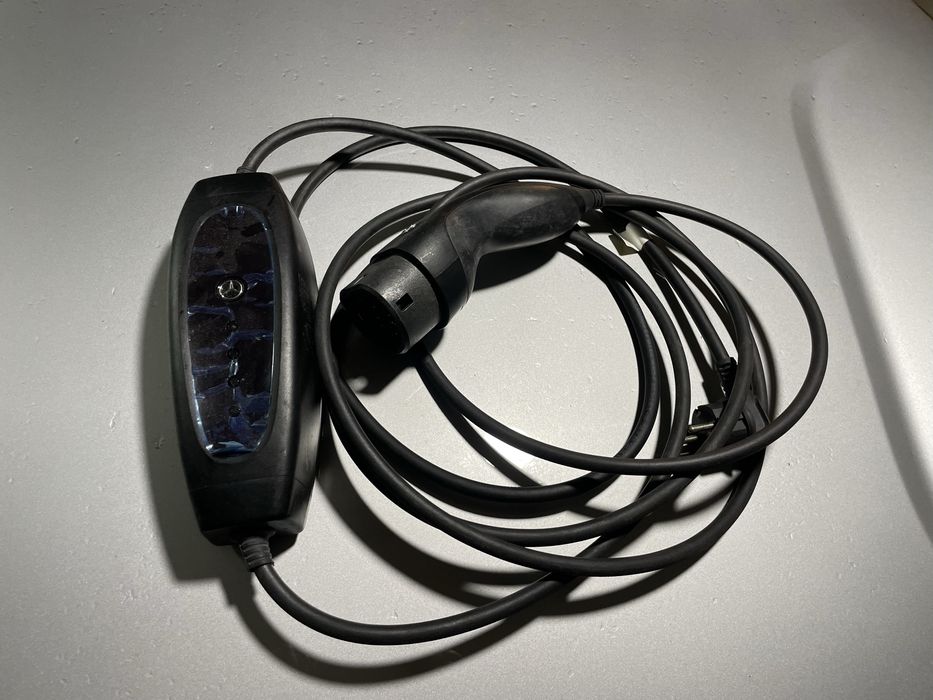 Зарядний пристрій Мерседес оригінал