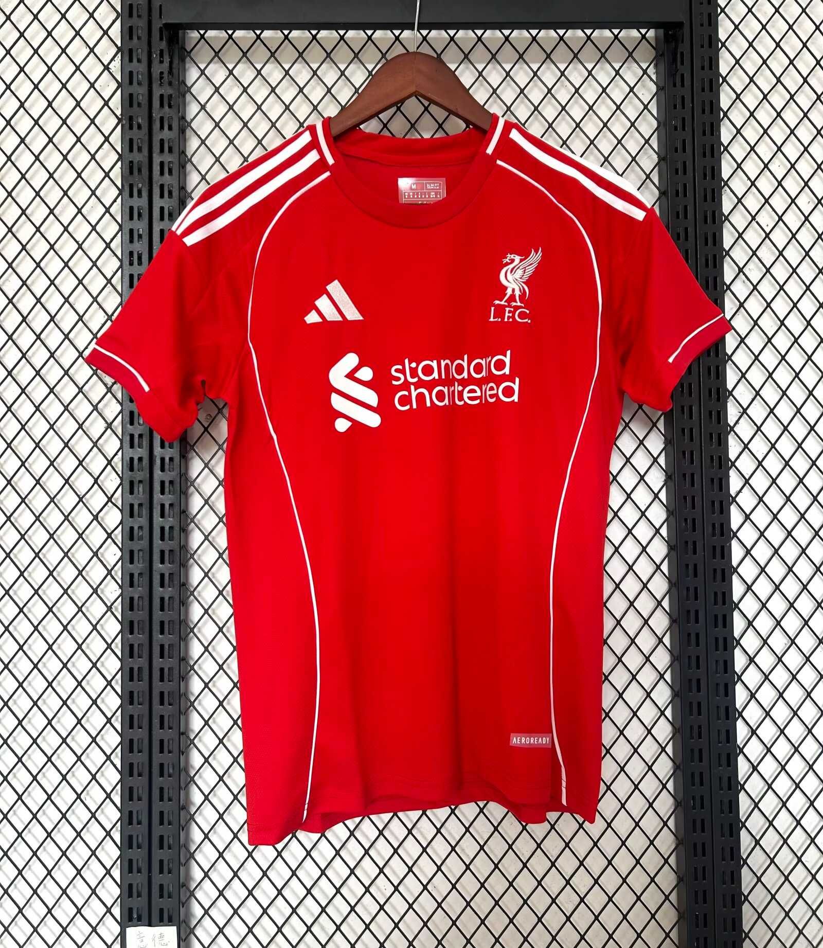 T-shirts de futebol novas