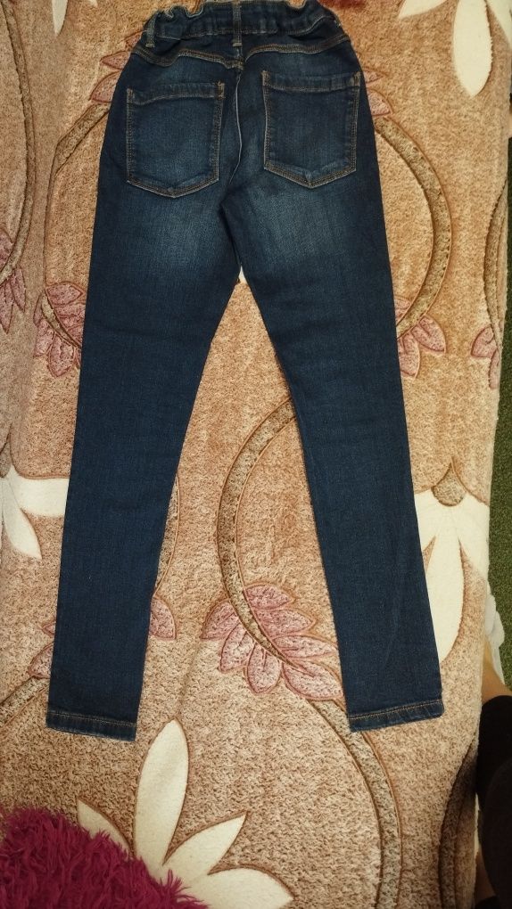 Продам джинси на дівчинку 11 років