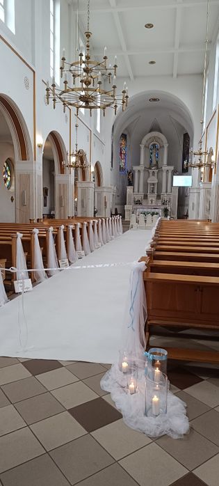 Dekoracje ślubne, dekoracja kościoła, wesele, ślub, dekoracyjne rzeczy