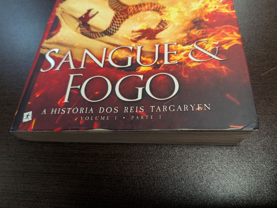 Livro Sangue e Fogo - A história dos reis Targaryen