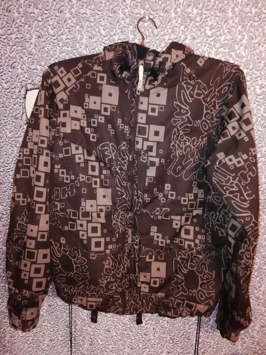 Продам куртку мужскую.