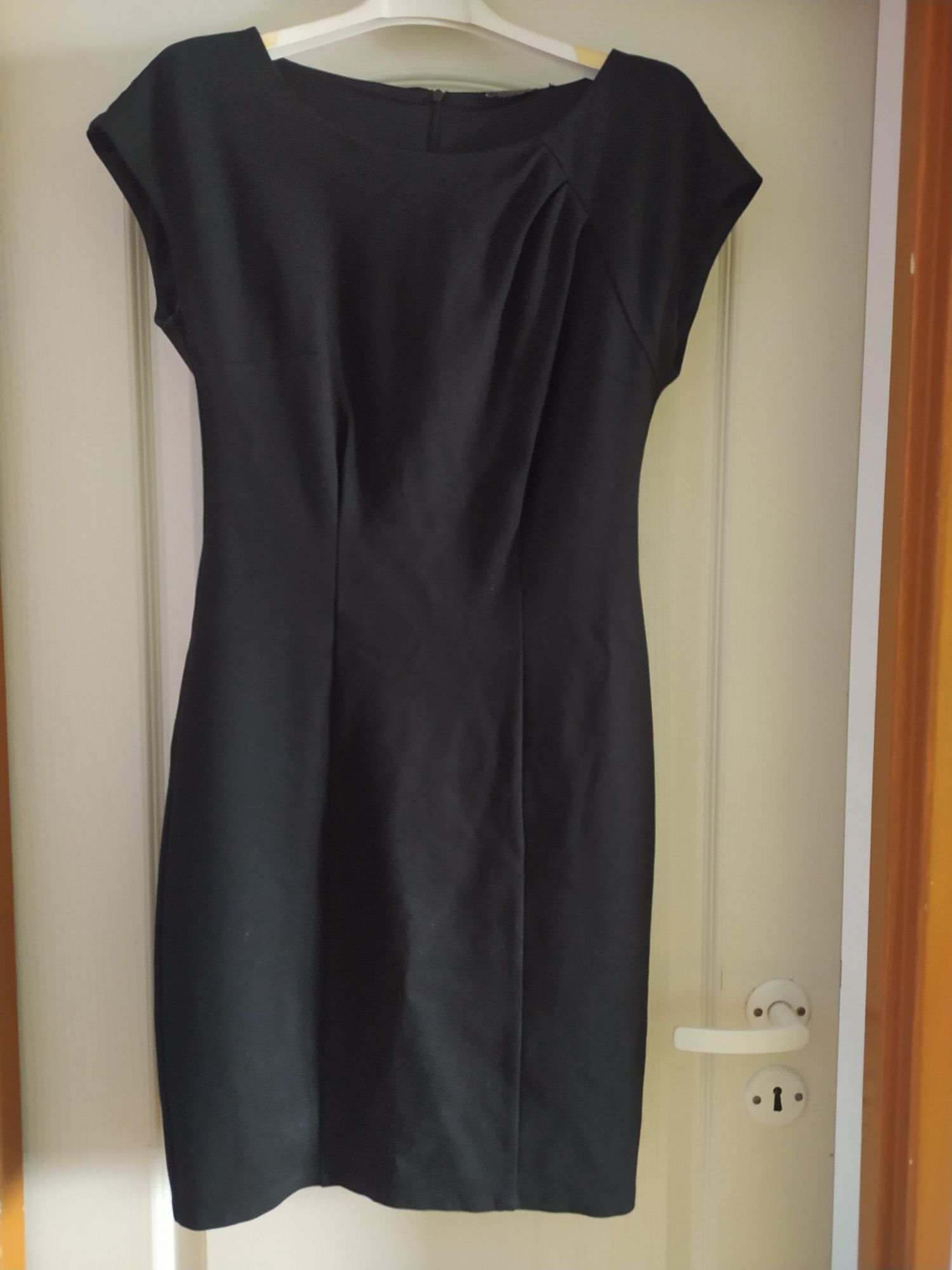 Czarna elegancka sukienka