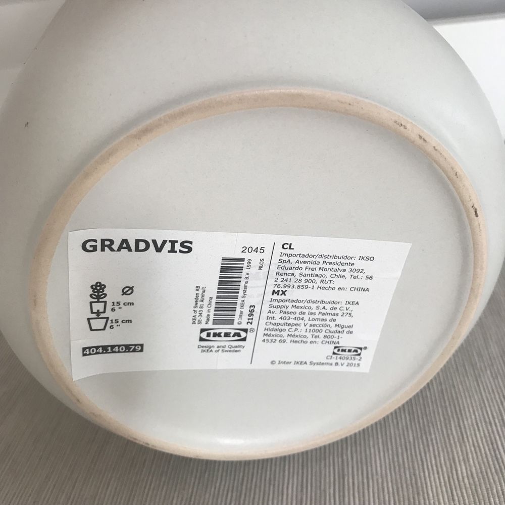 Szara osłonka na doniczkę, na roślinę IKEA Gradvis