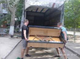 Перевезення мебелів диван холодильник Грузоперевозки переїзд Грузчики