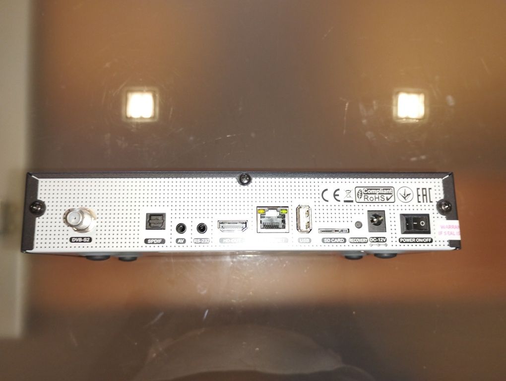 Box Octagon SF 8008 Satélite