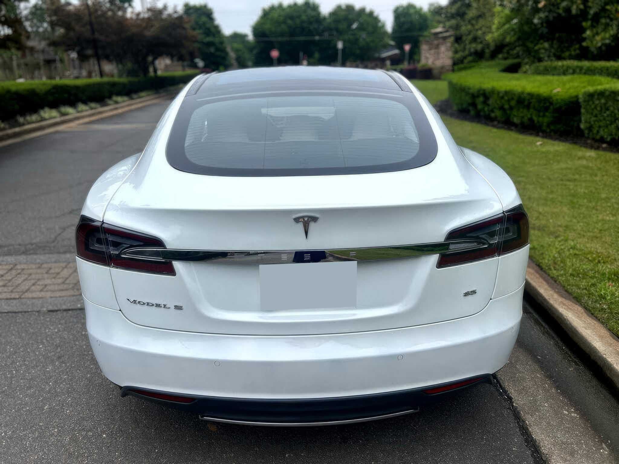 2015 Tesla Model S 85