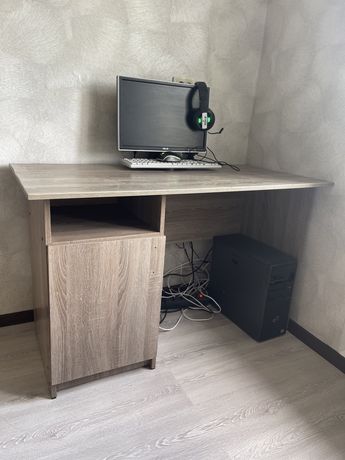 Письменный стол,компьютерный стол