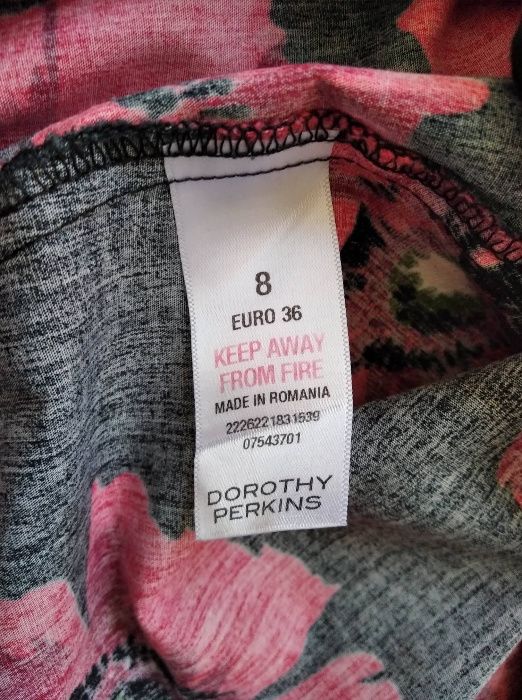 Piękna czarna sukienka w czerwone maki Dorothy Perkins