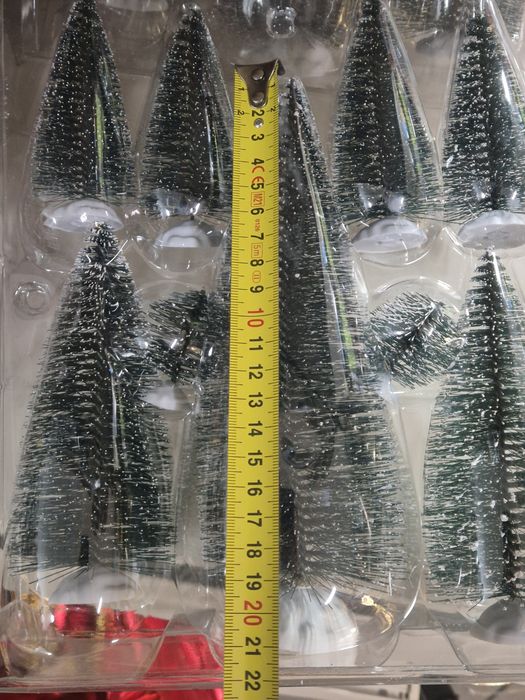 Zestaw małych choinek 9 szt. do szopek lub wioski świątecznej