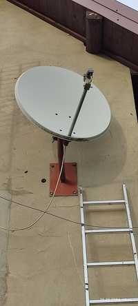 Antena satelitarna z mocowaniem