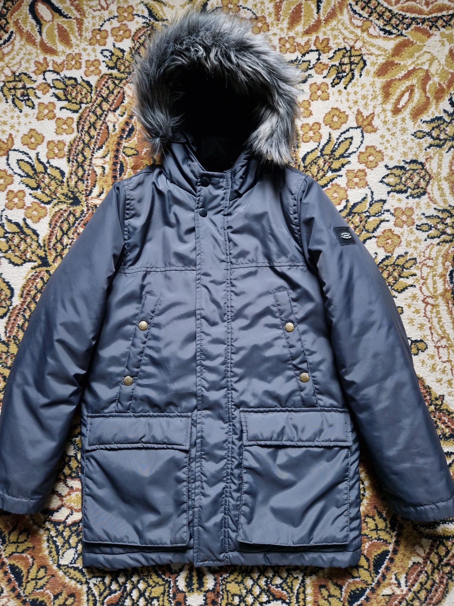 Зимова тепла куртка на 9-10 років 130-140