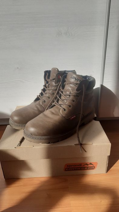 Buty chlopiece Levis roz. 39