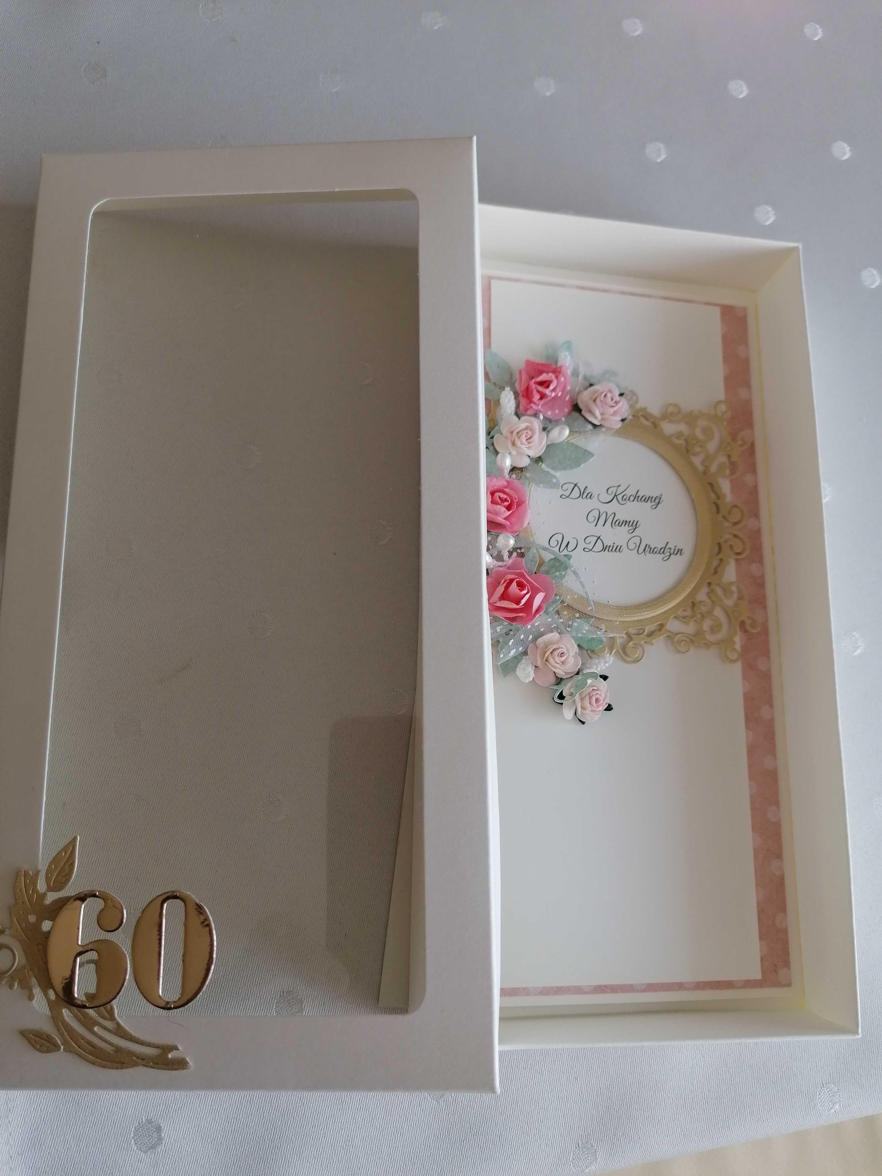 Kartka z okazji 60 urodzin dla mamy w pudełku.