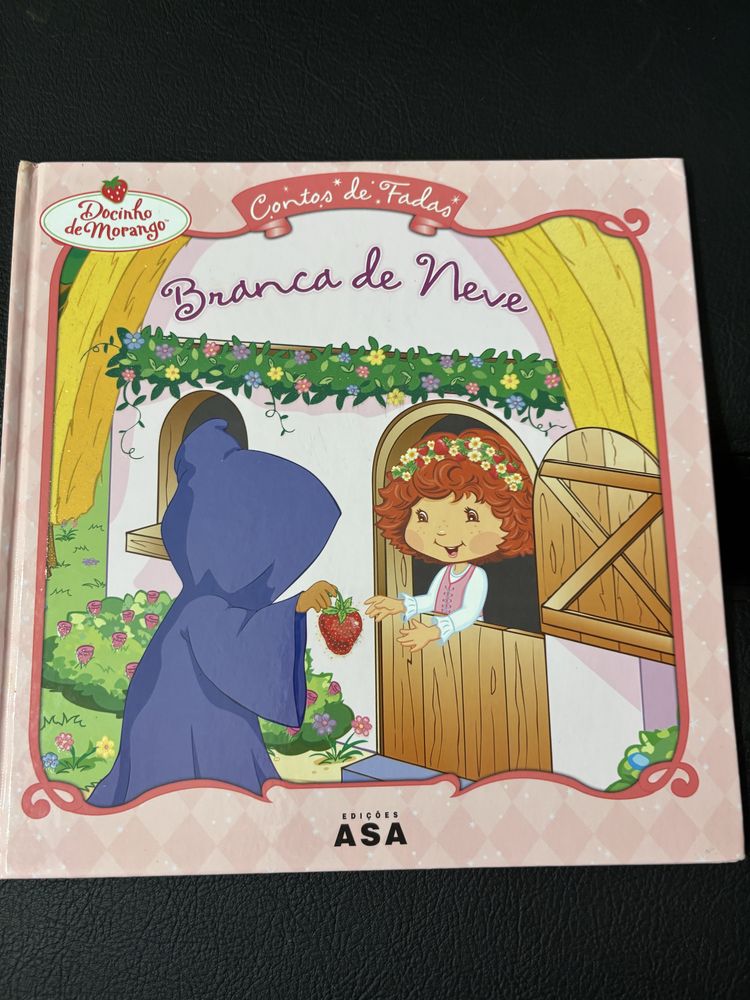 Livro da coleção Docinho de Morango
