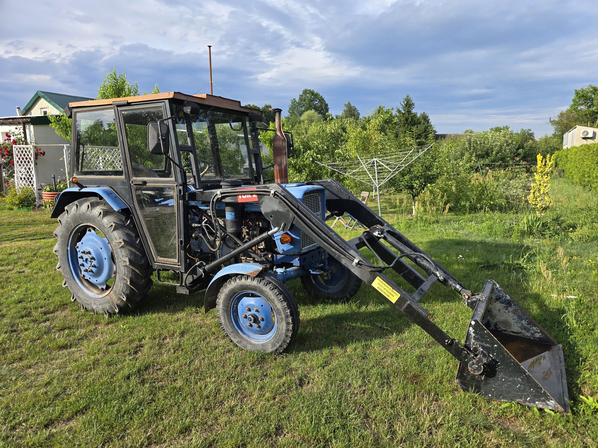 Ciągnik Ursus C-330 z kabiną, Tur 2 , wspomaganie
