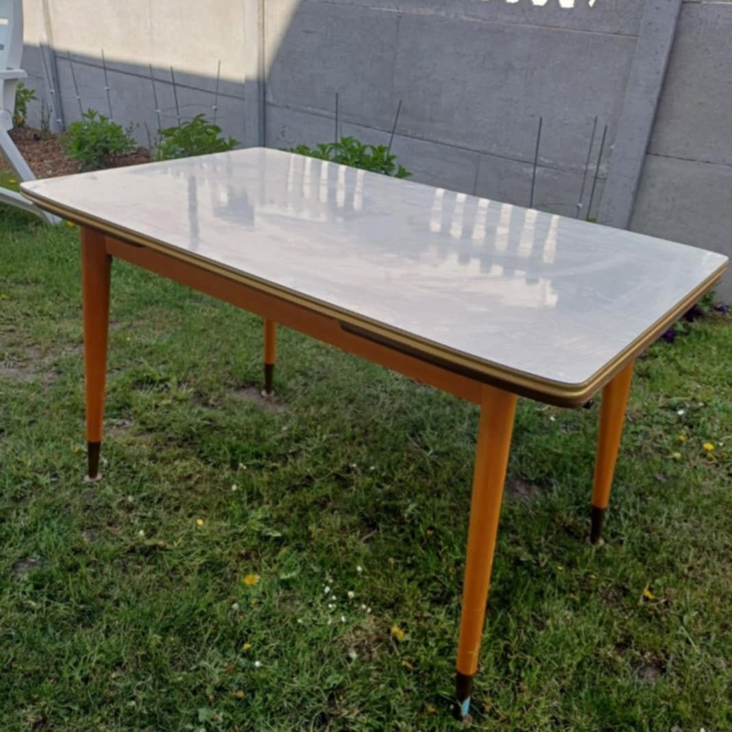Podnoszony i rozsuwany biały stół vintage lata 60/70