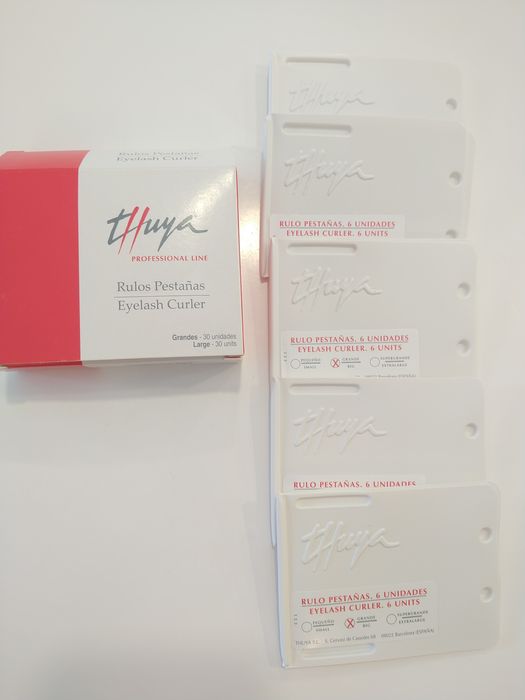 Bigodis de pestanas Thuya