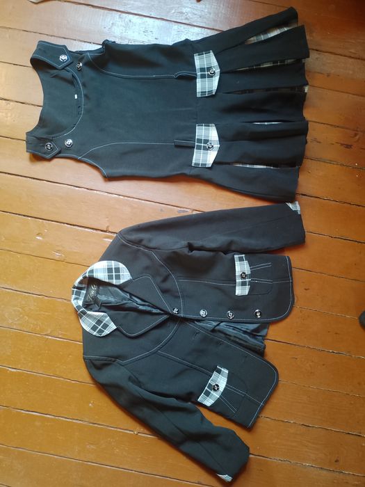 На дівчинку піджак і сарафан від 6 років. За 2 речі - 50 грн