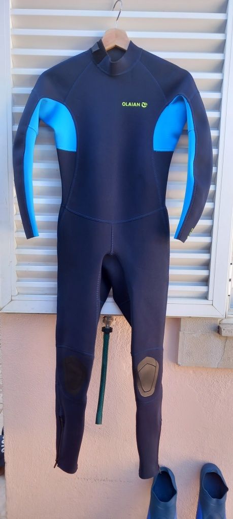 Fato surf com barbatanas