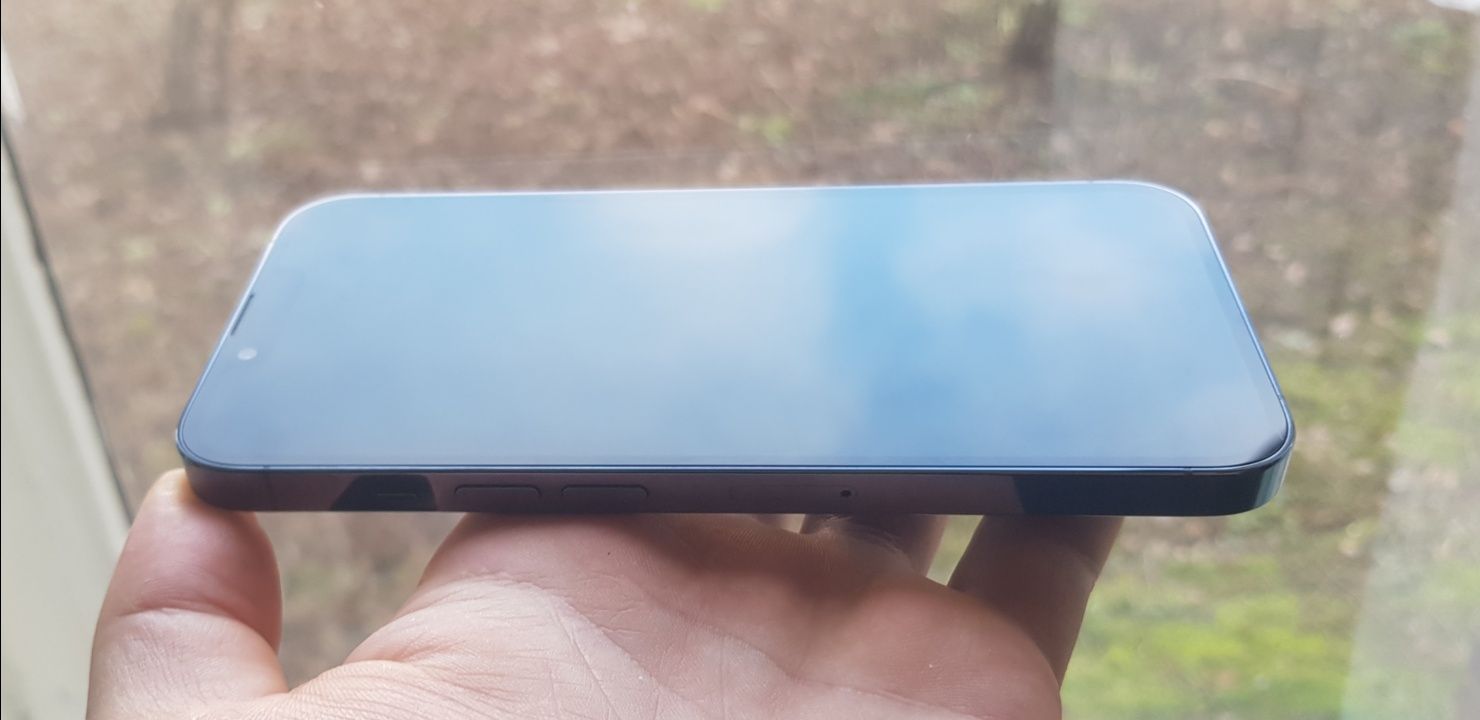 iPhone 13pro 128 як новий без проблем скидается до заводських rsіm