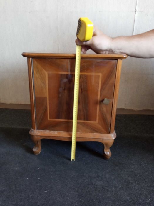 Міцні броньовані двері-знижка ціни. Красива дерев'яна тумба. Б/В.