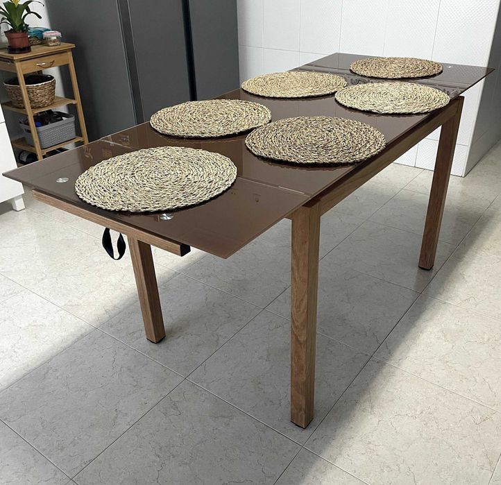 Mesa Extensível 6 lugares - Vidro Temperado