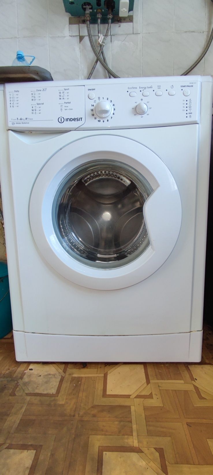 Пральна машина "INDESIT". IWSB61051