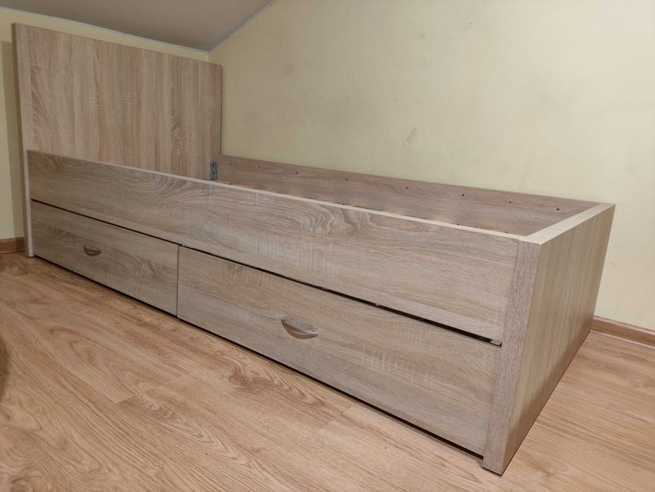 Łóżko młodzieżowe jednoosobowe