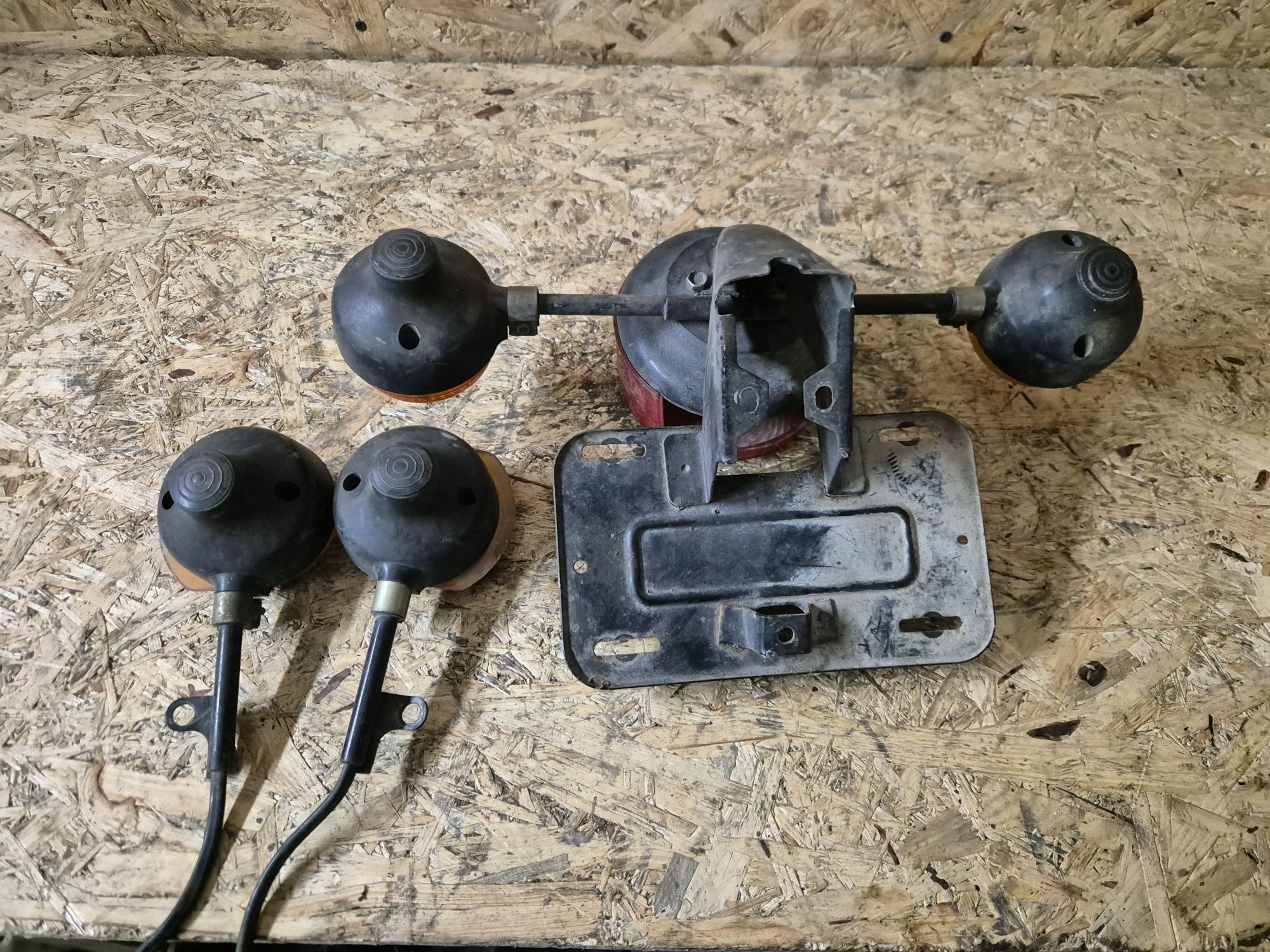 Mocowanie tablicy rejestracyjnej lampy kierunkowskazy mz etz 150