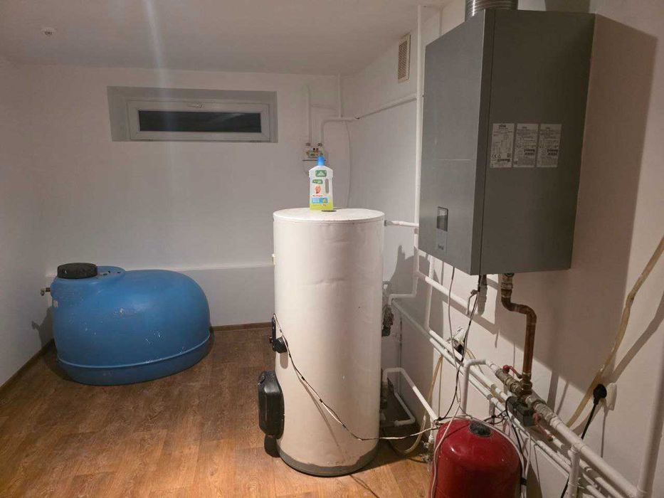 Продам двоповерховий будинок 260 кв м