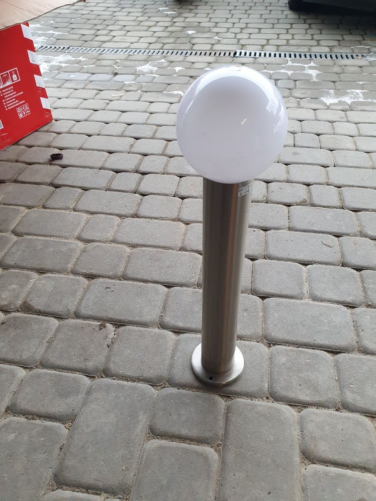 Lampa ogrodowa stojącą