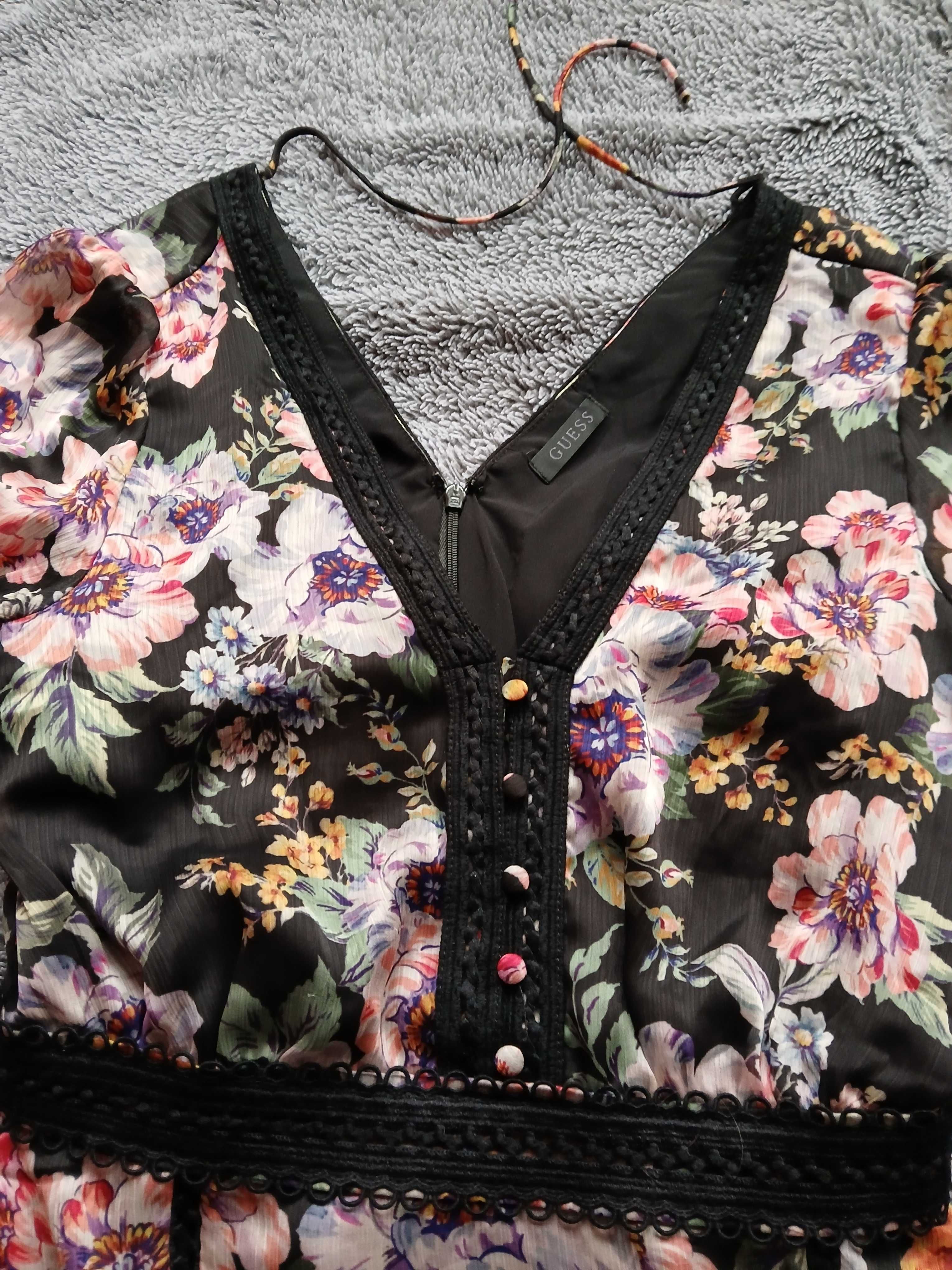 Sukienka krótka, mini Guess z kwiatowym wzorem model ‘ELANA’ - czarny
