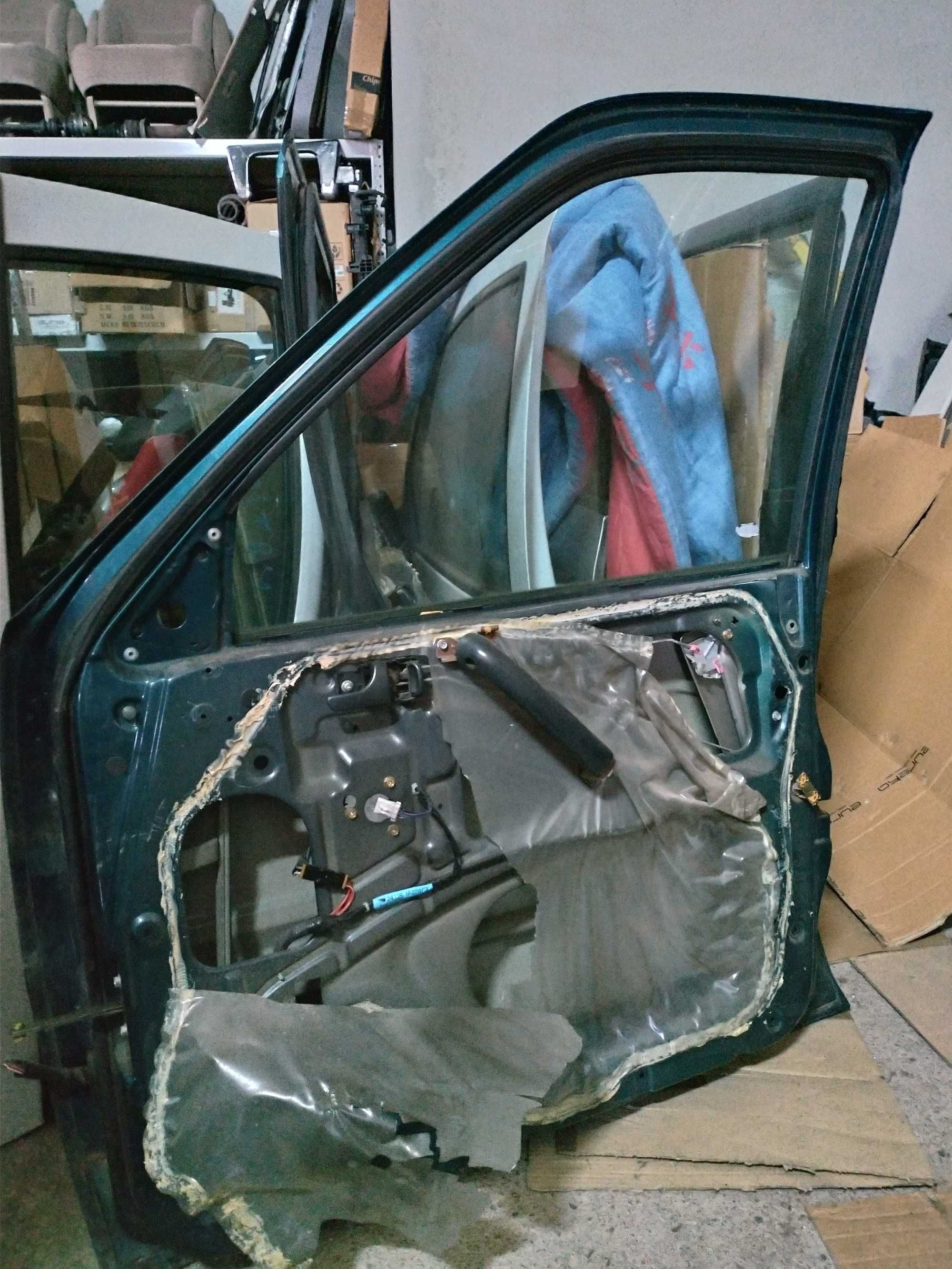 Elevador de vidro tras Drt. Nissan Terranno II 1995 Longa 5p.