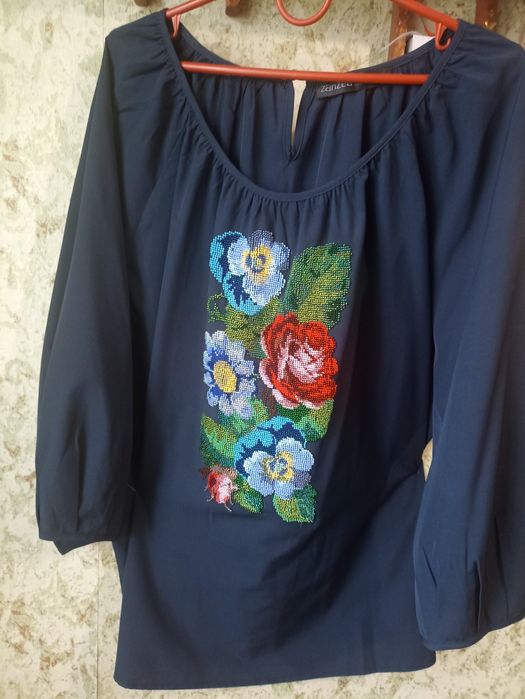 Жіноча блузка вишита бісером
