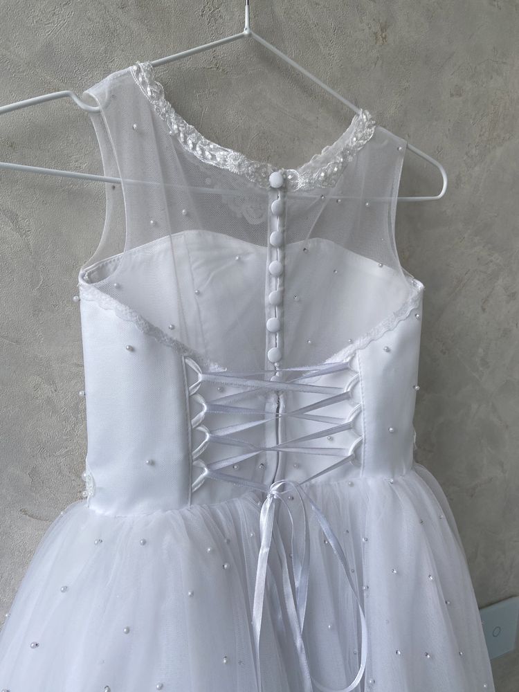 Нарядное белое выпускное платье