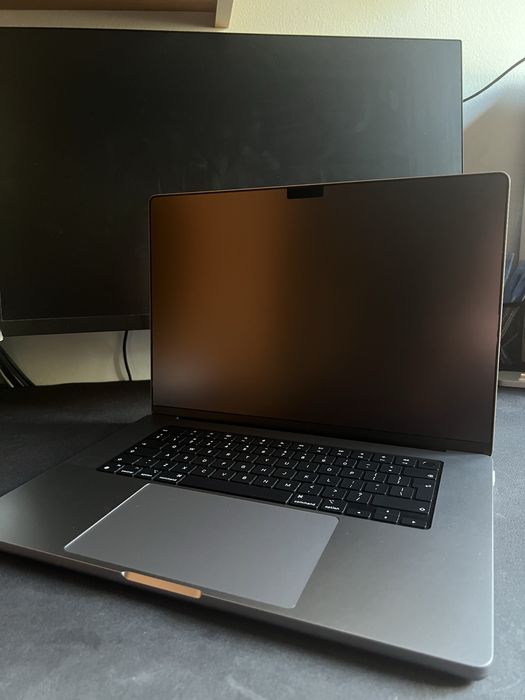 Macbook Pro M1 Pro 16*