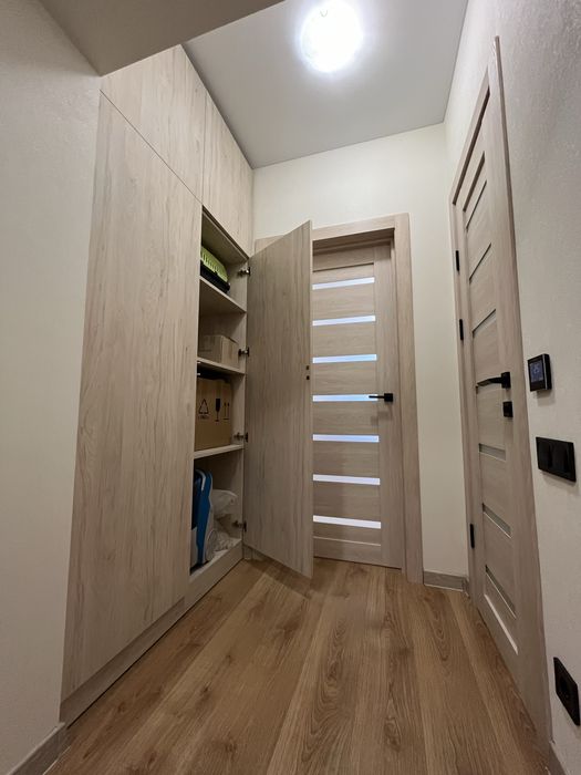 Продається простора 3 кім. пл.105 м2. Постанови.