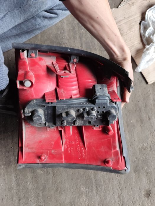 Audi A4 B6 kombi lampa lewa tylna lewy tył