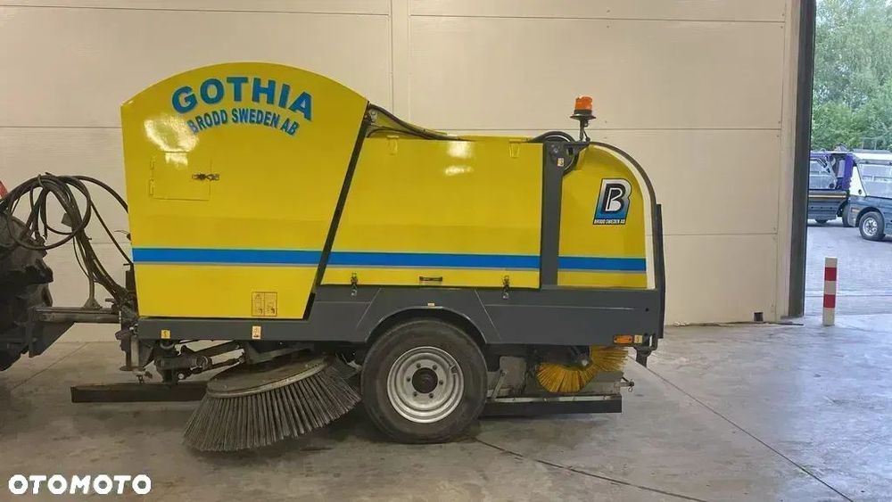 Broddson GOTHIA  Zamiatarka ciągniona elewatorowa  Broddson GOTHIA SCHMIDT