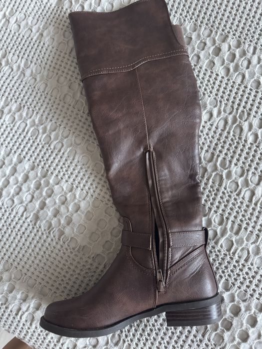 Женспие фирменные сапоги Guess . Одеты олин раз . Без следов носки .