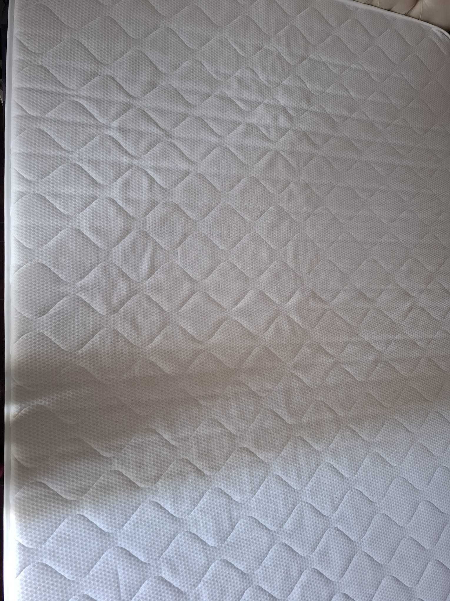 Cama de casal com colchão