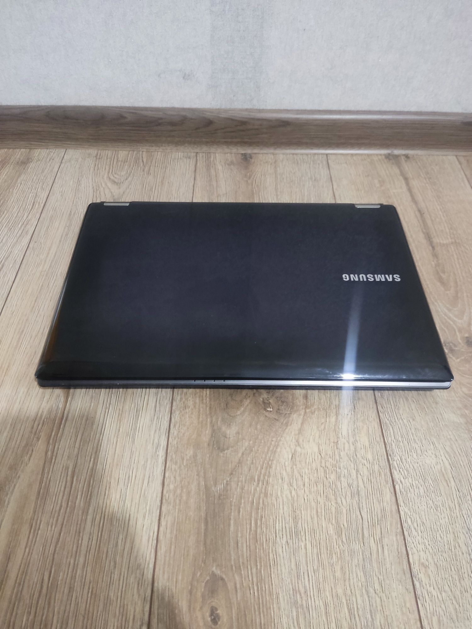 Продам ноут Samsung rf510 6ram