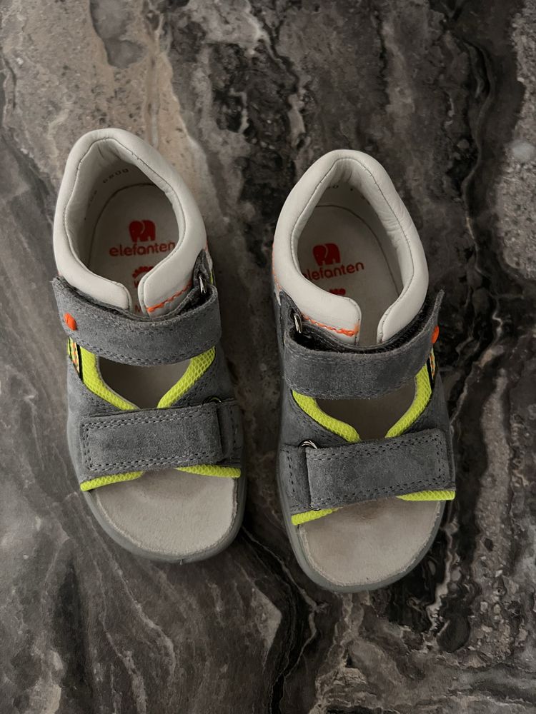 Продам босоніжки для хлопчика, Elefanten i Crocs