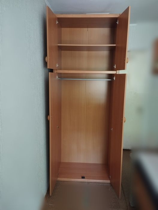 Висока шафа/тумба/комод  для одягу